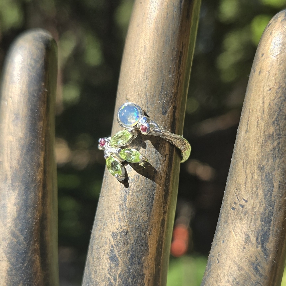 HOST PICK! 🎉🎊 Opal Peridot & Rhodalite Sterling & White Gold Ring Sz5 - Picture 3 of 7
